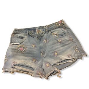 No Boundaries Distressed denim cut off shorts floral print frayed size 15